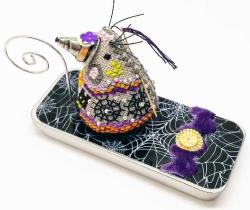 Stitchy Witchy Mouse on Cobweb Fancy Trims Needle Slide Stitchy Witchy Mouse on Cobweb Fancy Trims Needle Slide